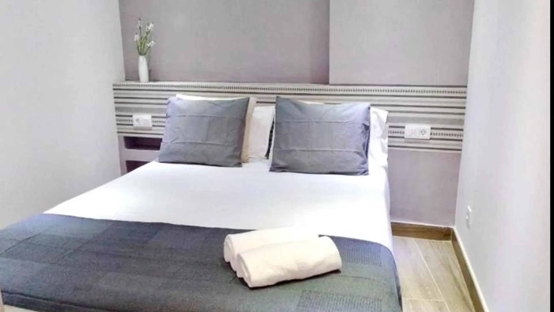 Apartamento Renovado Con 2 Habitaciones En El Corazon De Barcelona - Es-341-3 0*,  Španělsko